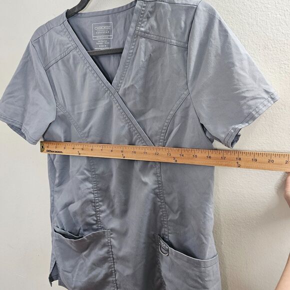 Cherokee Workwear Revolution Gray-Blue Mock Wrap V-Neck Patch Pockets Scrub Top - Picture 2 of 8